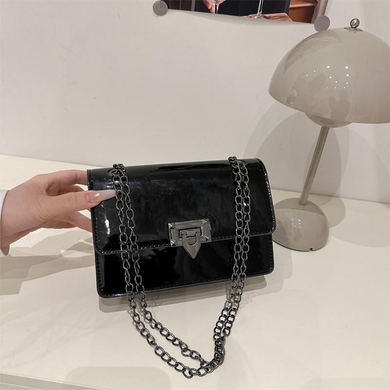 This year's popular solid color versatile messenger bag women's 2025 new bag fashion chain shoulder small square bag