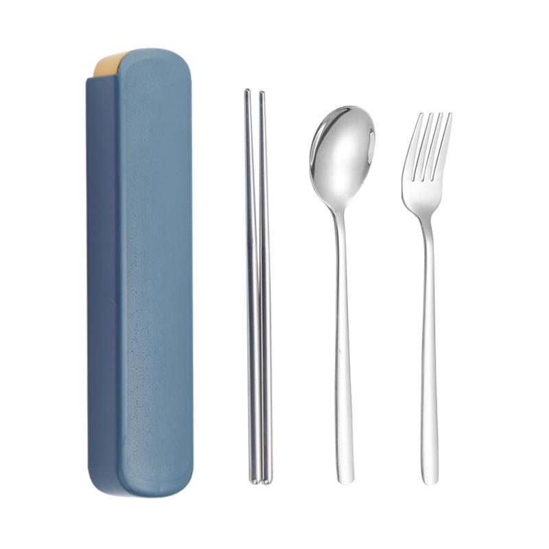 Spersonalizowany Zestaw Sztućców Ze Stali Nierdzewnej na Zewnątrz: Łyżka, Widelec i Pałeczki w Przenośnym Pudełku Prezentowym.