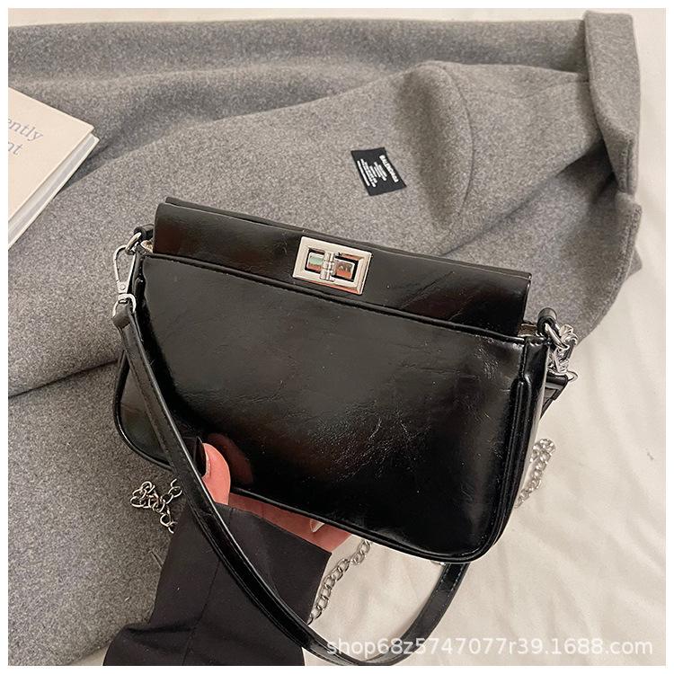 Fashion 2025 new niche design stray bag niche high sense messenger versatile commuter bag shoulder armpit bag