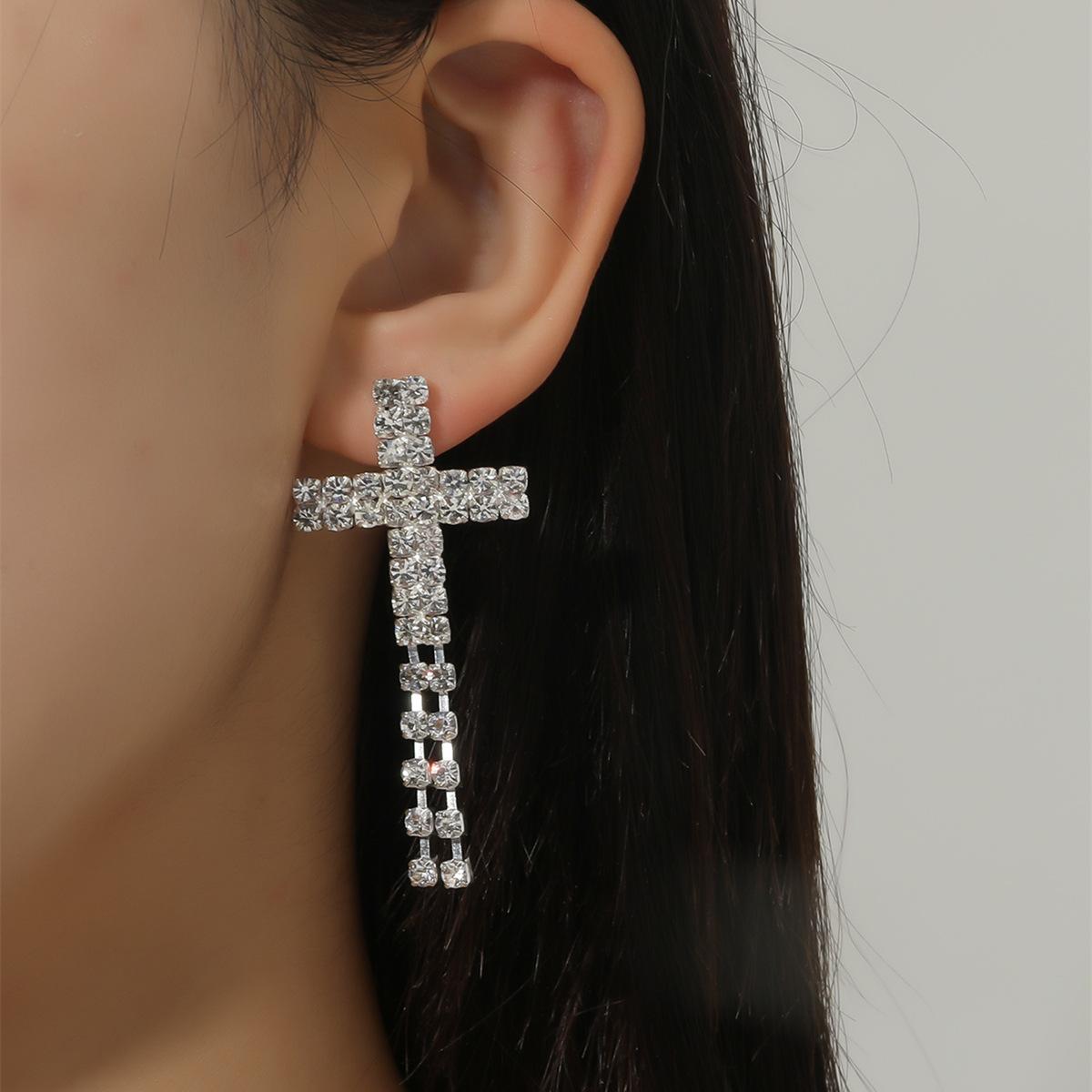 

Барвисті сережки з хрестиками. Жіночі модні сережки зі стразами. Жіночі сережки 1 пара.