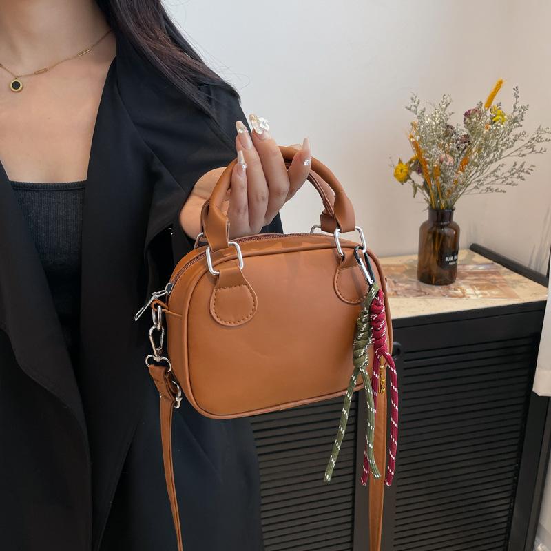 Autumn and Winter New High-end Textured Bag Women's Retro Versatile Ins Style Handbag Oily Leather Popular Shoulder Messenger Bag