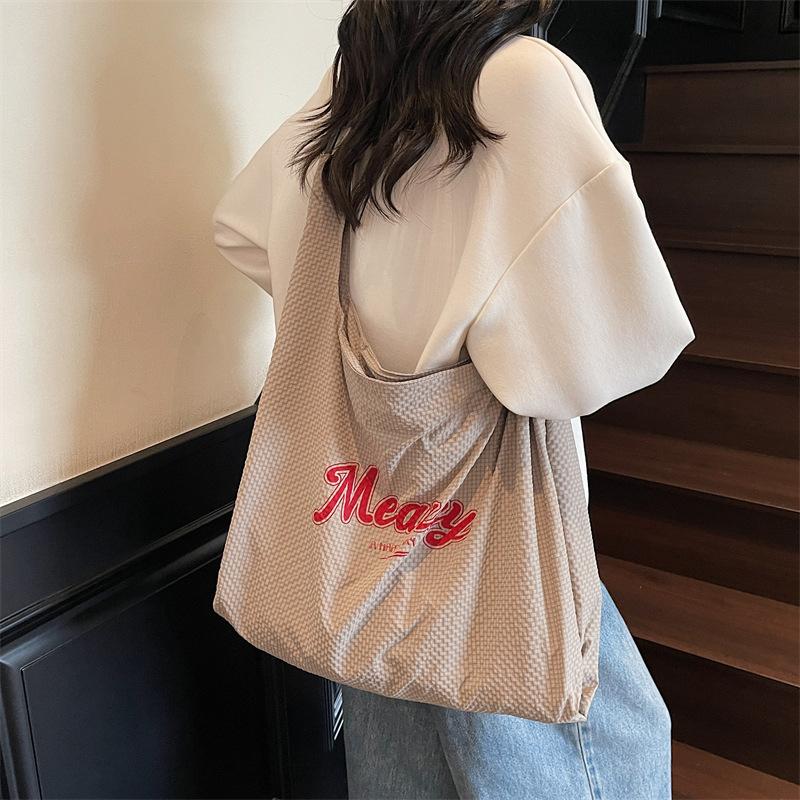 Korean version canvas bag 2025 summer new Japanese commuter large-capacity shoulder bag tote bag letter tote bag