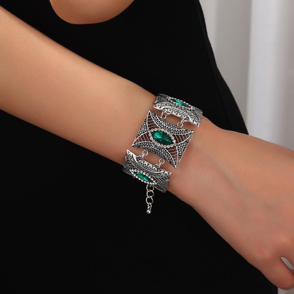 Mit Diamanten Besetzte Retro-Armbänder Im Ethnischen Stil Für Damen, Vielseitiger Böhmischer Schmuck Aus Legierung, Übertriebener Reise- Und Urlaubsaccessoires