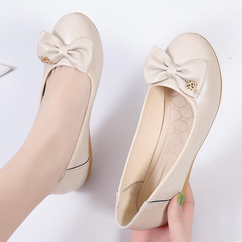 

Женские весенне-осенние туфли на плоской подошве с неглубоким круглым носком и мягкой кожаной подошвой 40 бежевый