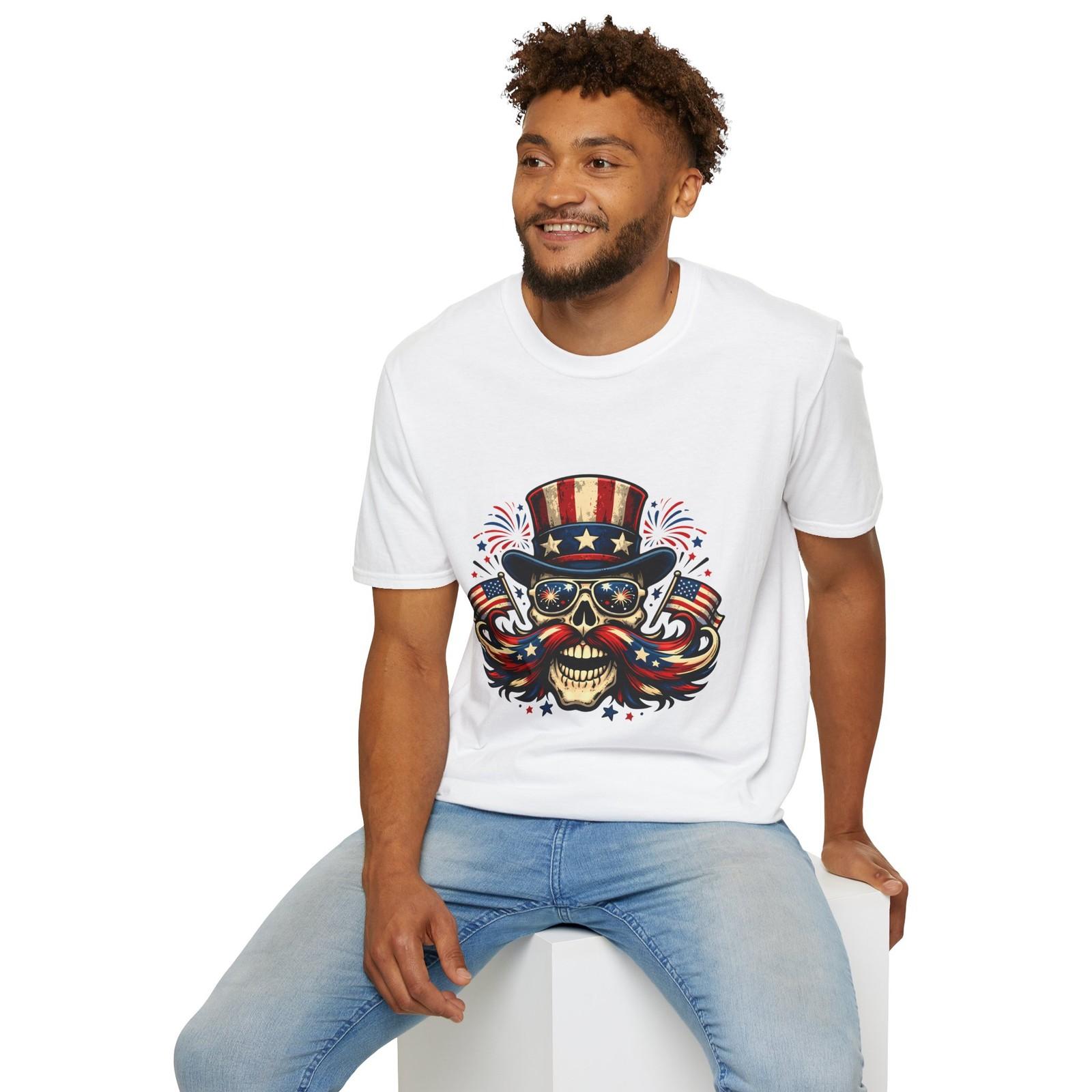 Patriotic Skull Fireworks Shades Hat Mustache Flag Unisex Softstyle T-Shirt S разноцветный