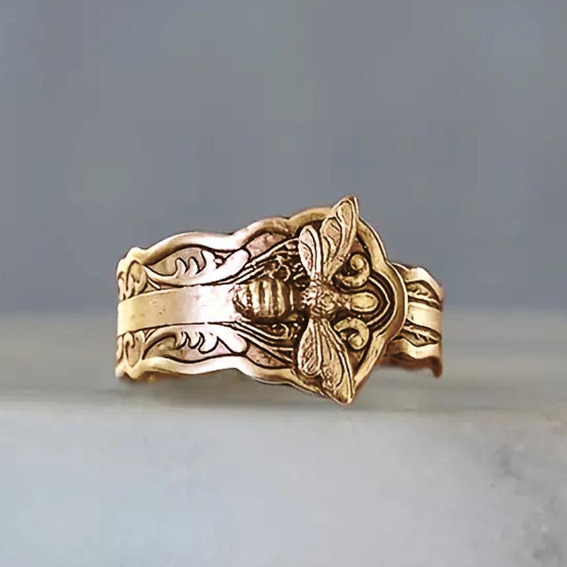 Huitan Vintage Bee Rings for Women Metal Finger Accessories Stylish Daily Wear Girls Ring Party Hip Hop Animal Statement Jewelry