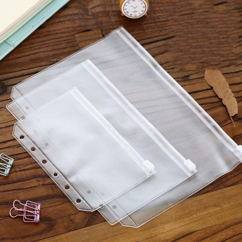 Coycoye 34 Stück Bindertaschen A6 Größe 6 Löcher Reißverschluss Binderbeutel Ordner transparent wasserdicht PVC lose Blätter Beutel für 6 Ordner Coycoye 34 Stück Bindertaschen A6 Größe 6 Löcher Reißverschluss Binderbeutel Ordner transparent wasserdicht PVC lose Blätter Beutel für 6 Ordner