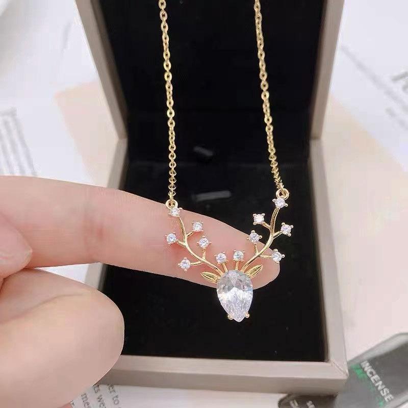 Luxury One Deer Has You Little Elk Necklace For Women High -End Temperament Fashion Wild Collarbone Chain Pendant Birthday Gift
