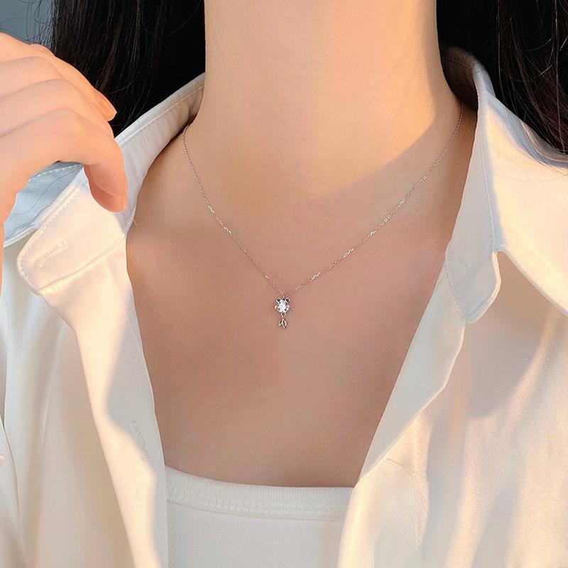 Collier Exquis et Frais Poisson Rouge pour Femmes, Luxe Léger et Petit, Chaîne Ras du Cou Design Haut de Gamme