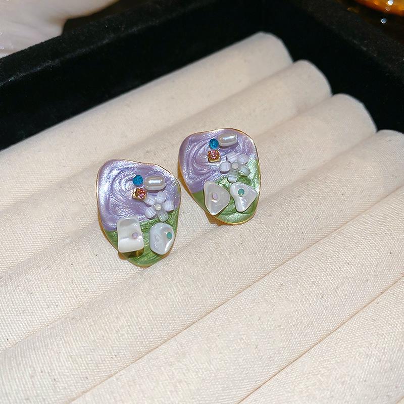 

Пурпурные серьги-пусеты с жемчугом и стразами