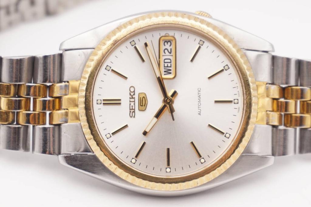 SEIKO 5 Automatic 21 Jewels Silver Dial Fluted Bezel Vintage Watch Crystal 7S26-3110 Day-Date Men's New Replaced