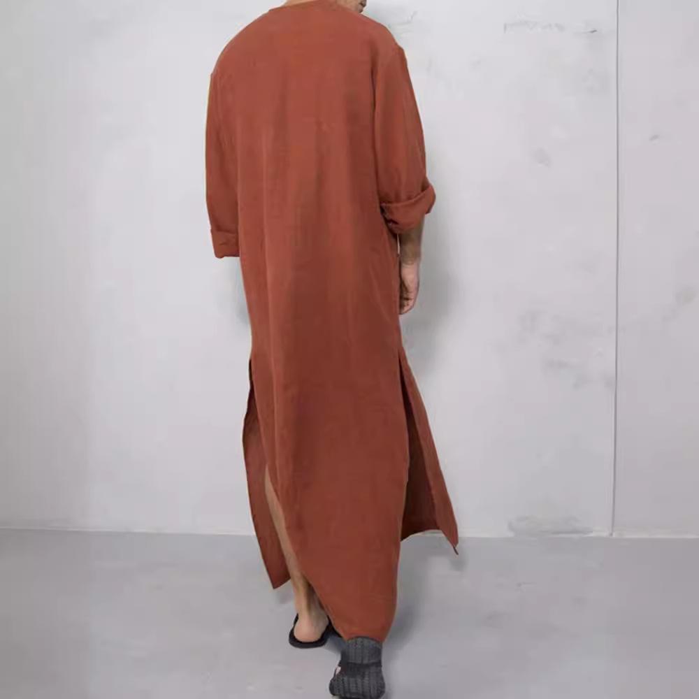 Rochie etnică cu mânecă lungă și guler înalt pentru bărbați, în stil oriental mijlociu.