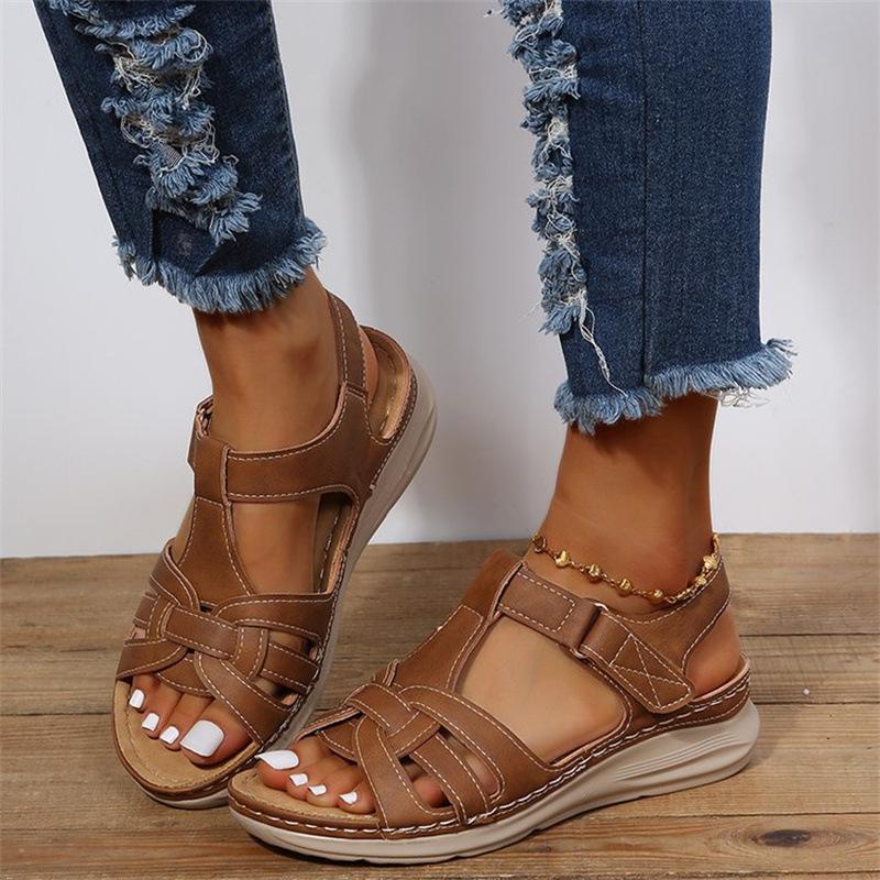 

European and American sandals 22 years summer new large size wedge heel comfortable casual sandals 42 коричневий