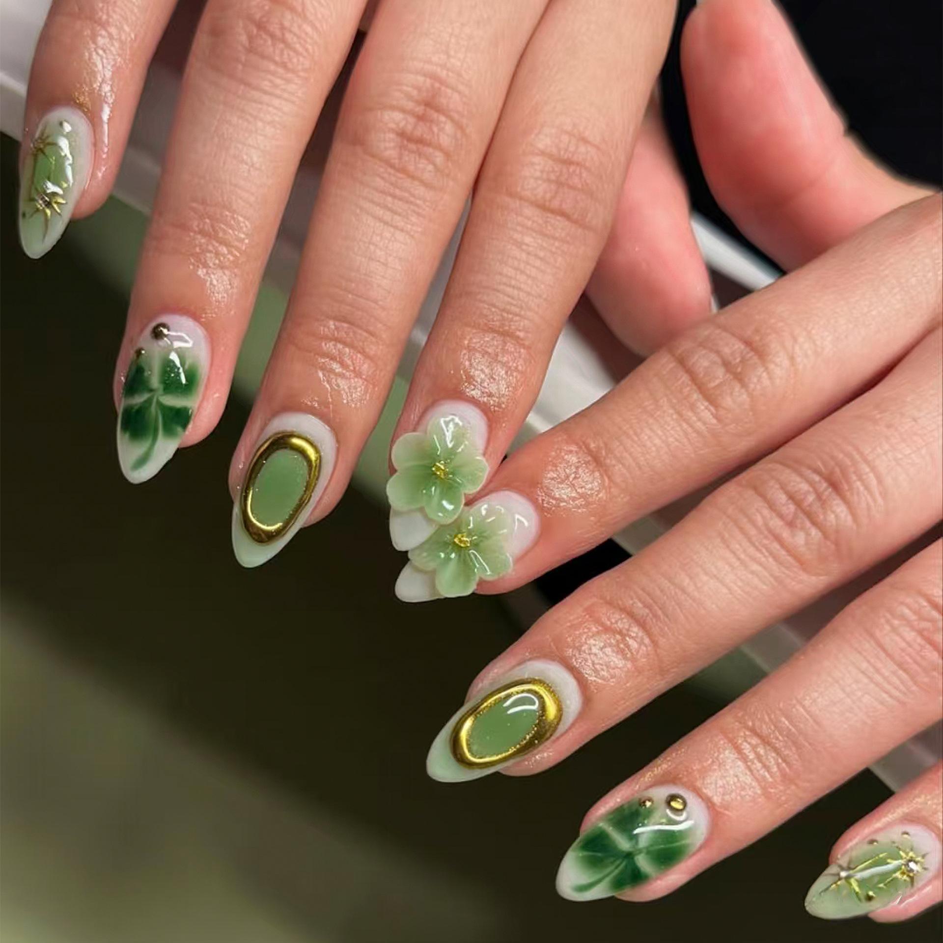 30 four-leaf clover three-dimensional gilt almonds wearing nail pads dark green nail pads smudging fake nail pads