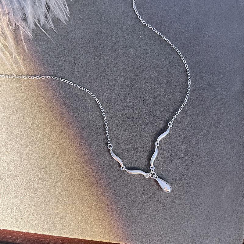 Elegant Irregular Water Drop Necklace - Women's Luxury Summer Accessory, 2024 Style Clavicle Chain