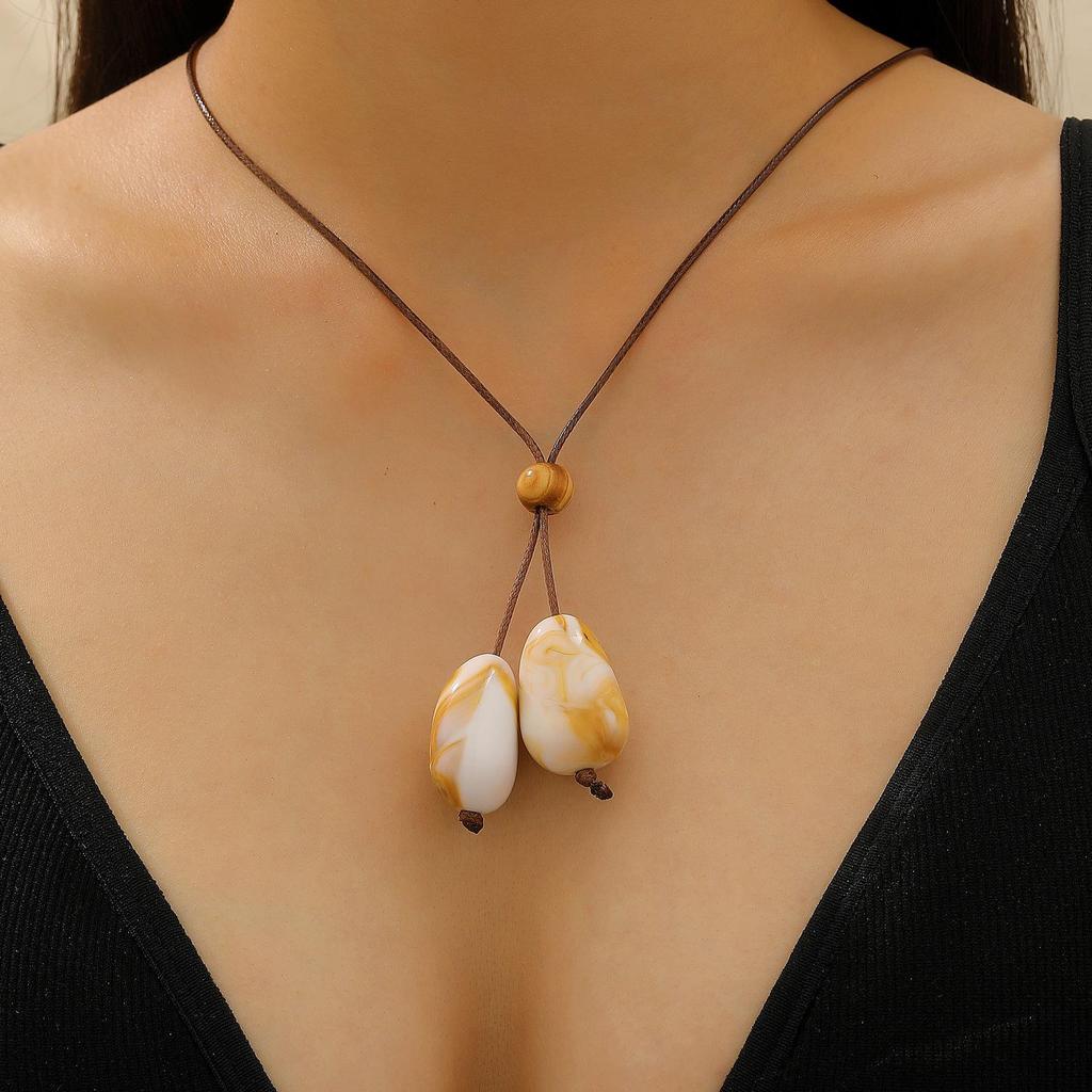 Elegant European-Style Geometric Pearl Pendant Necklace for Women