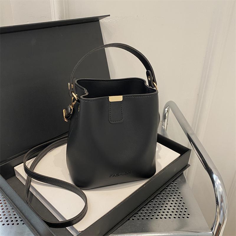 

Bag new niche trend line fashion small fresh autumn women portable crossbody bucket bag чёрный
