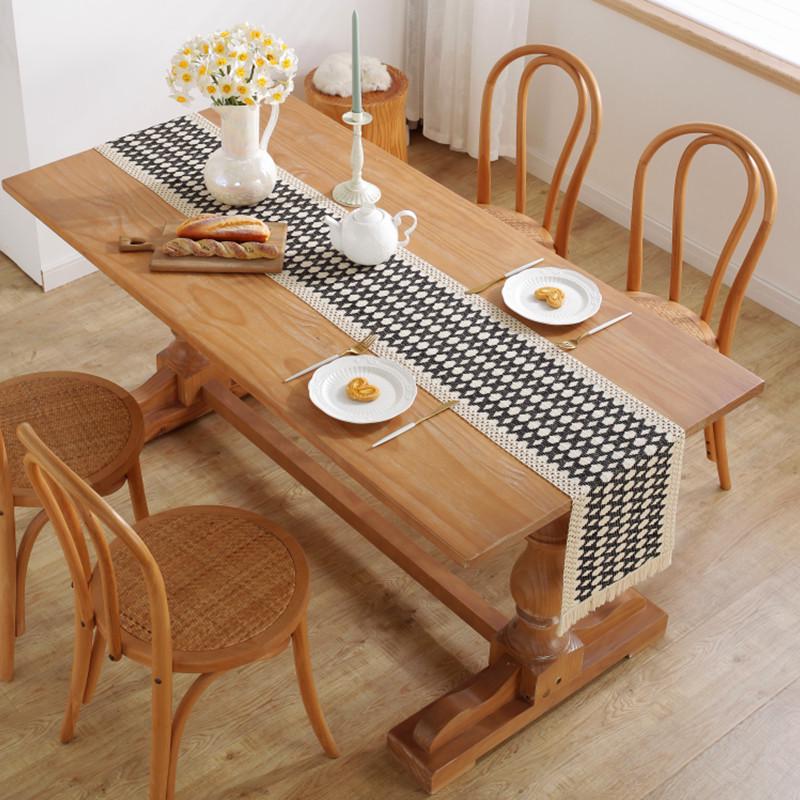 Nordic Simple Black & White Jacquard Table Runner