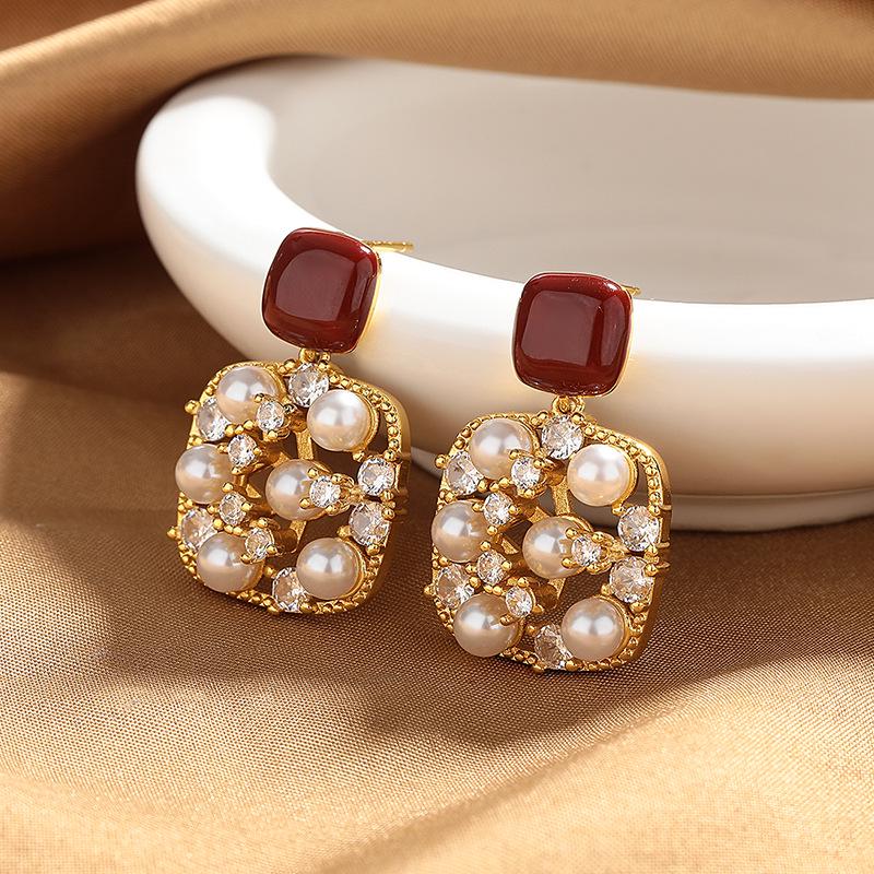 

Высококачественные корейские серьги с жемчугом и сверкающими бриллиантами: Ретро-темперамент с красным эмалевым покрытием «Анкара», универсальные серьги-пусеты для женщин. золотой