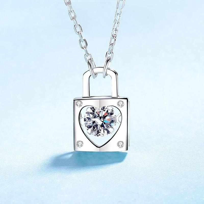 

Women Valentine s Day 18K White Gold Lock Type Necklaces Daughter Birthday Gift Moissanite Diamond Platinum Girl