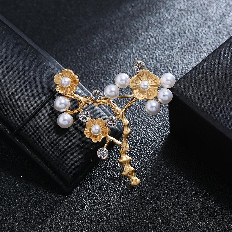 Luxury temperament dumb gold brooch female morrow plant pearl flower pin suit simple brooch with jewelry