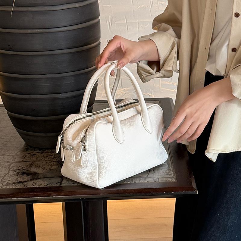 

Minimalist Solid Color Bost Bag With Strap Women Fashi Soft Pillow Bag Multi-pocket Crossbody Shoulder Bag Commute Handbag 23x12x17cm білий