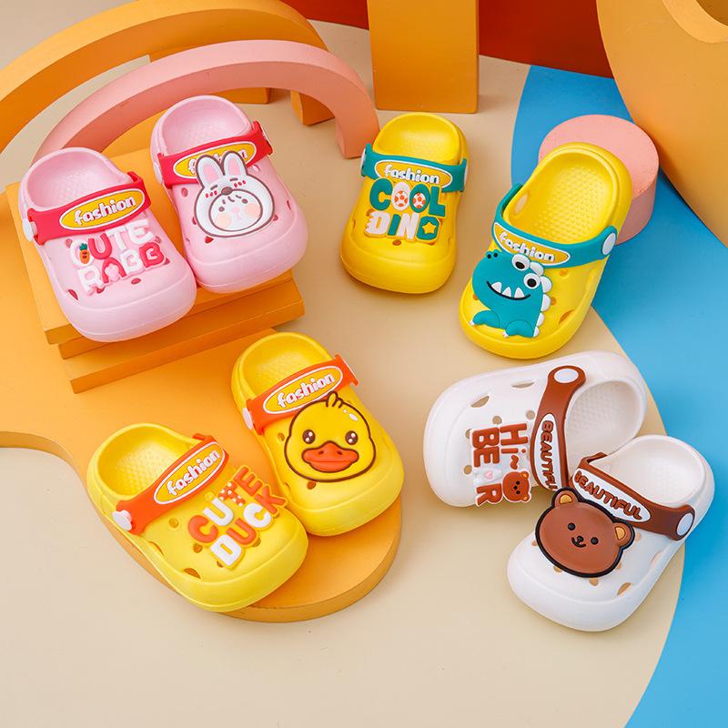 Non-slip sole children's slippers, breathable cartoon clogs, waterproof hole shoes for boys and girls, indoor summer wear