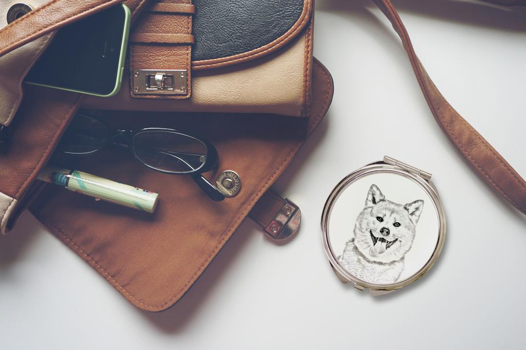 Akita, Akita Inu - Pocket mirror with a dog, personalized mirror for a purse, compact mirror with Art-Dog brand print.