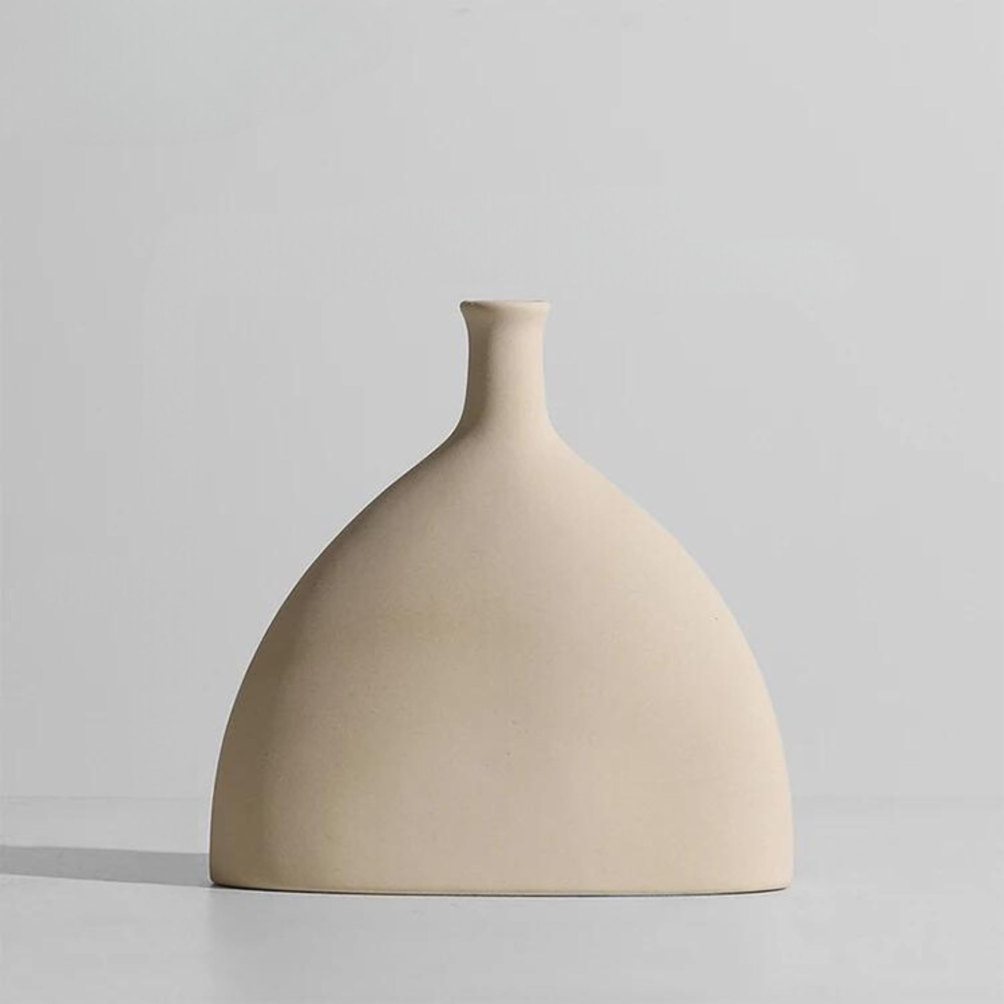 

Designer flower selection of muted colors vase, shapes, Korean-style interior, (Earth (Curtain))