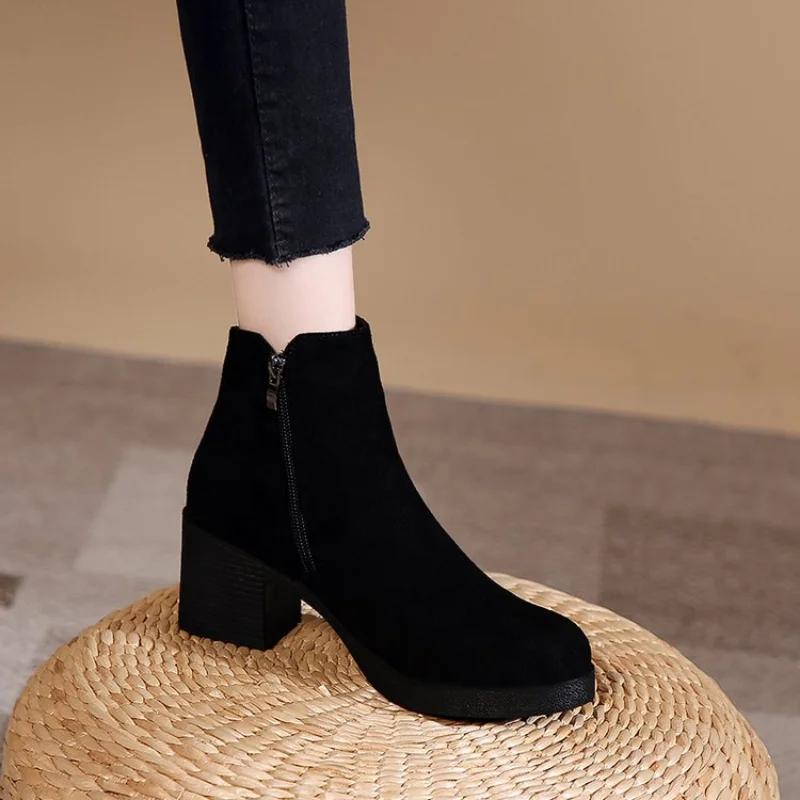 Women's Autumn and Winter 2025 New Fashion Solid Temperament Ankle Boots Round Head Square Heel Slip On Solid Casual Boots Size