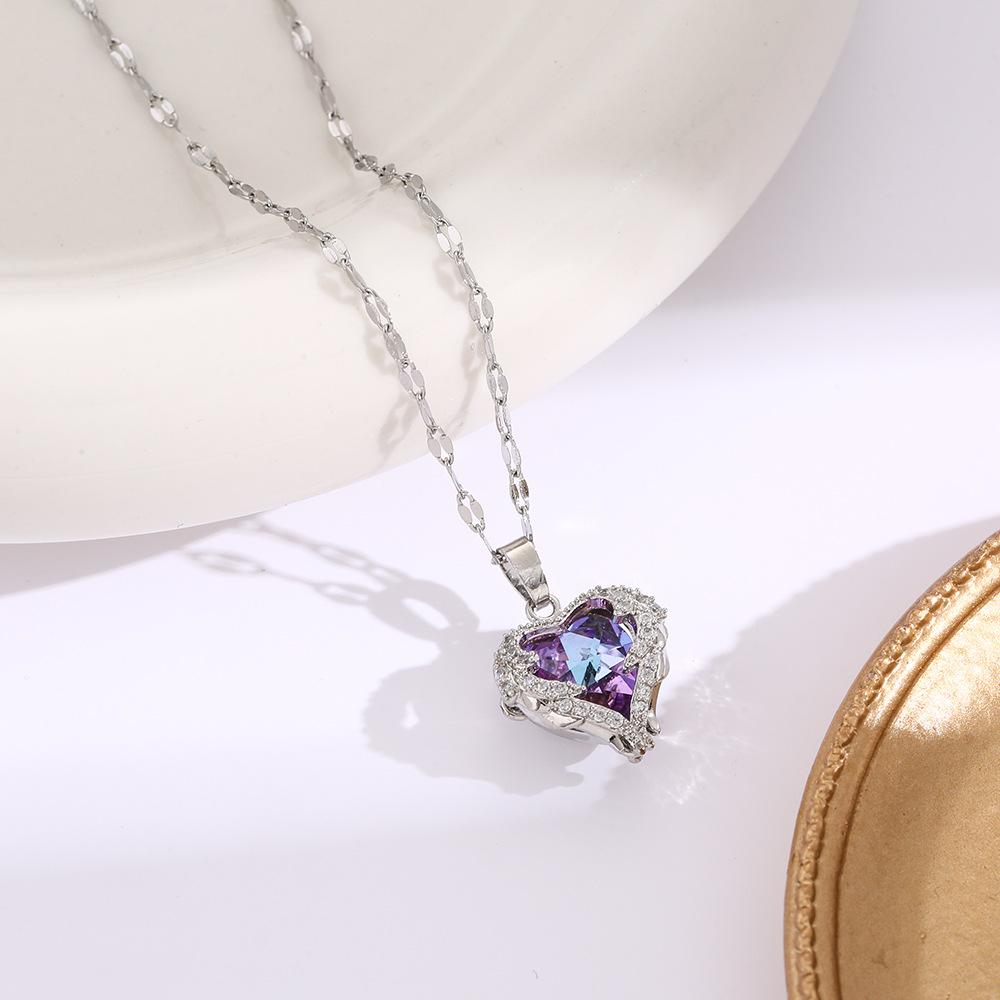 Colorful Ocean Heart Pendant Necklace For Women, Fashionable And Luxurious Collarbone Chain Accessory For Girlfriends.