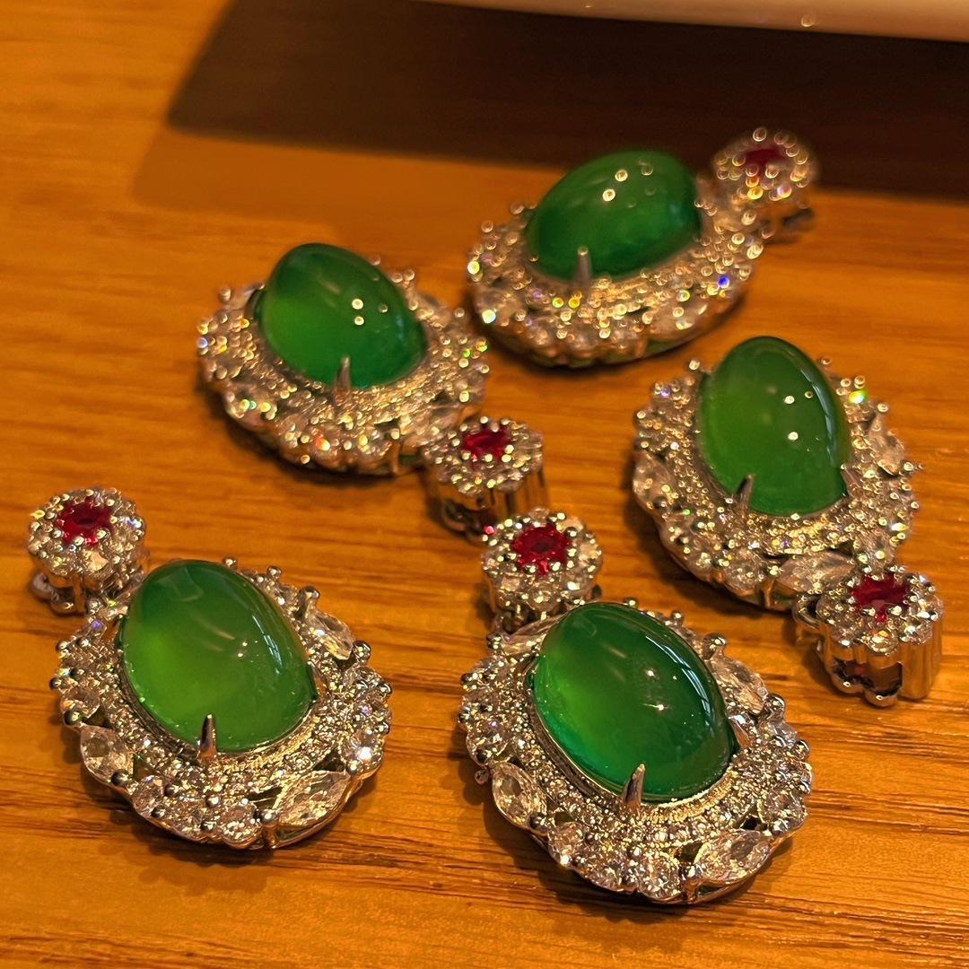 Full Green Yang Green Natural Agate Green Chalcedony Pendant, Real Photo Fidelity