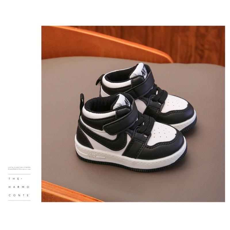 Kindersportschuhe Jungen und Mädchen Board-Schuhe 2022 Frühling und Herbst Jungen Babyschuhe einzelne Schuhe Kleinkindschuhe kleine weiße Schuhe