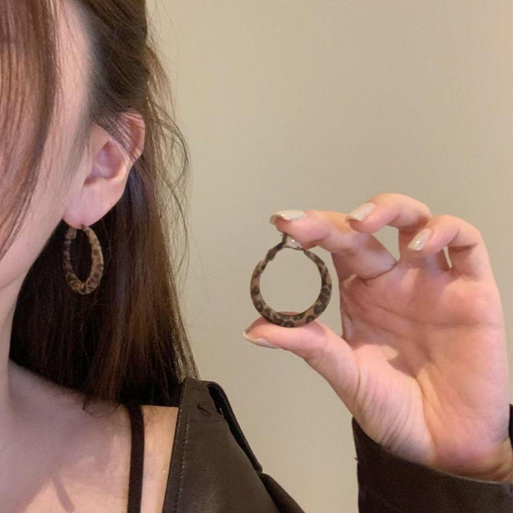 Vintage Leopard Print Velvet Circle Earrings: Fashionable Exaggerated Hoops, High-End Hong Kong Style for Women