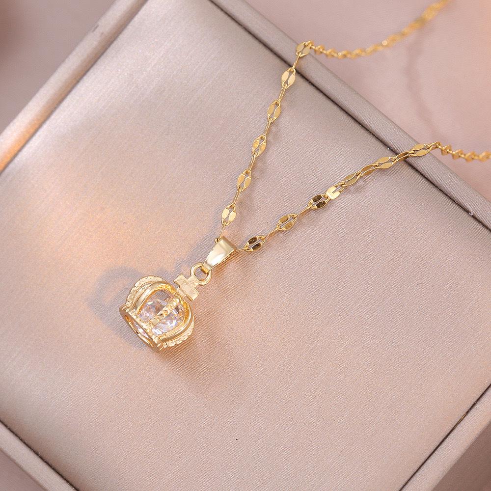 Korean Style Heart Necklace for Women - Titanium Steel, Niche Design, Fashionable & Lively Clavicle Chain Jewelry