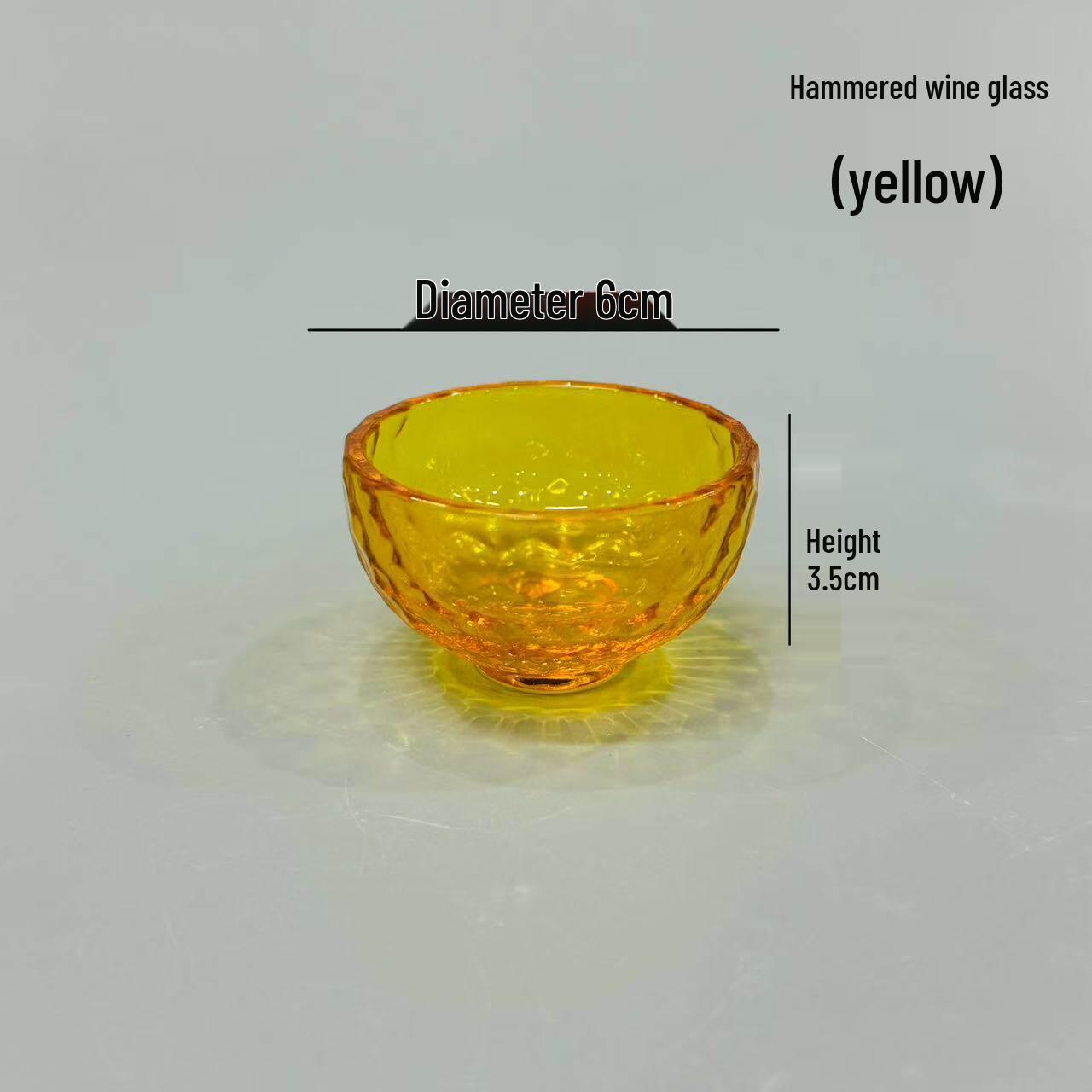 

Хрустальный стакан с ручной гравировкой в виде цветов для саке, чая, вина, байцзю и крепких напитков.