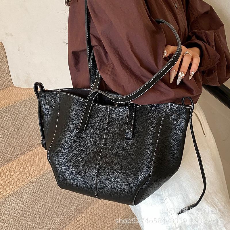 Stylish Casual Tote Bag, Large Capacity PU Leather Handbag Women Wing Bag, Fashiable Woman Bags, Commuting Armpit Shoulder Bag