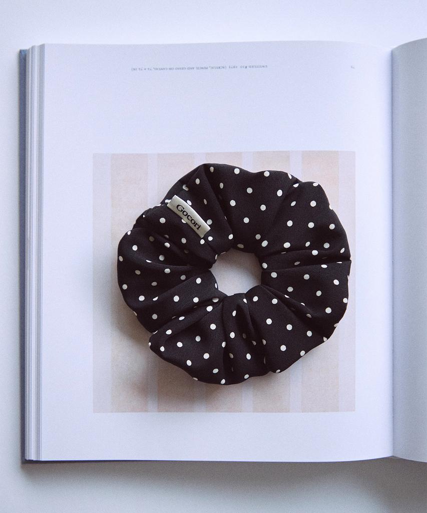 Gocori Dot Scrunchie - Black Scrunchie