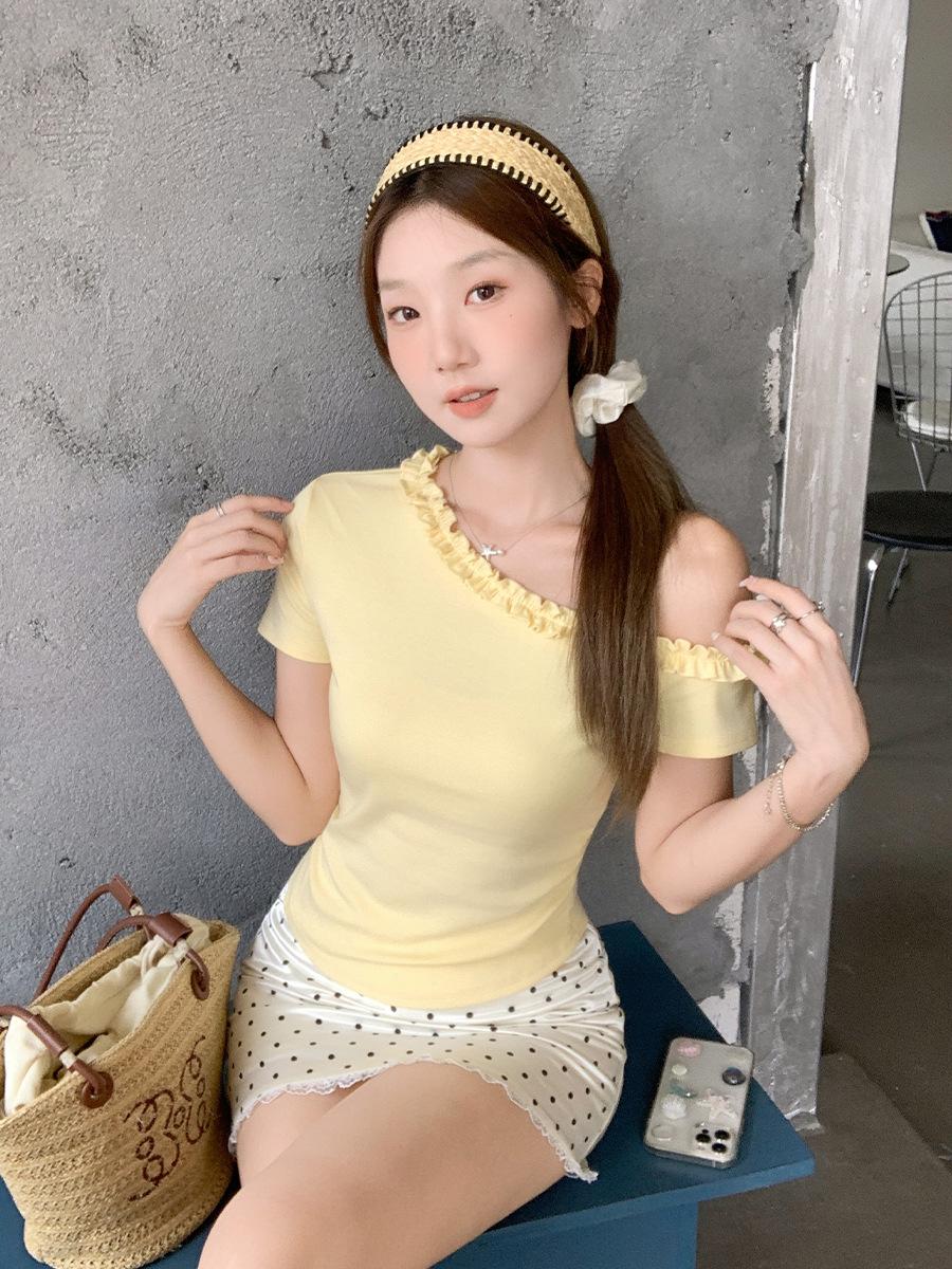 Milk yellow fungus edge diagonal neck off-the-shoulder short-sleeved T-shirt women s summer wrinkled waist design sense slim top S