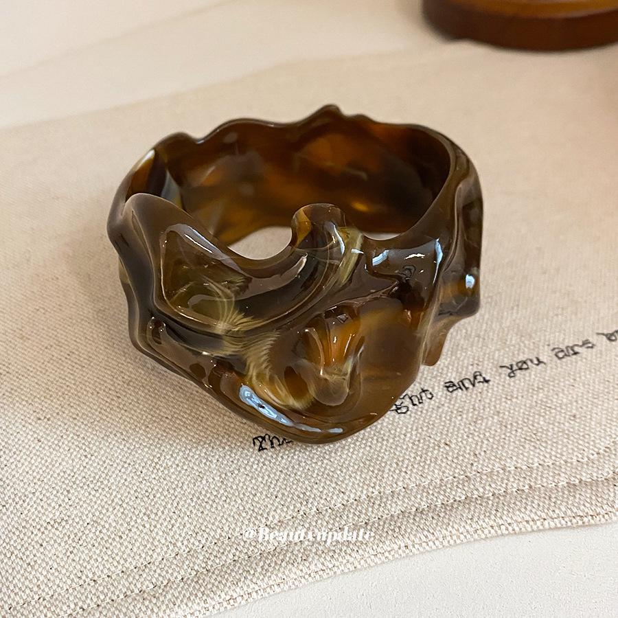 Acrylic Gradient Geometric Pleated Bracelet - High-End, Fashionable Jewelry for Women