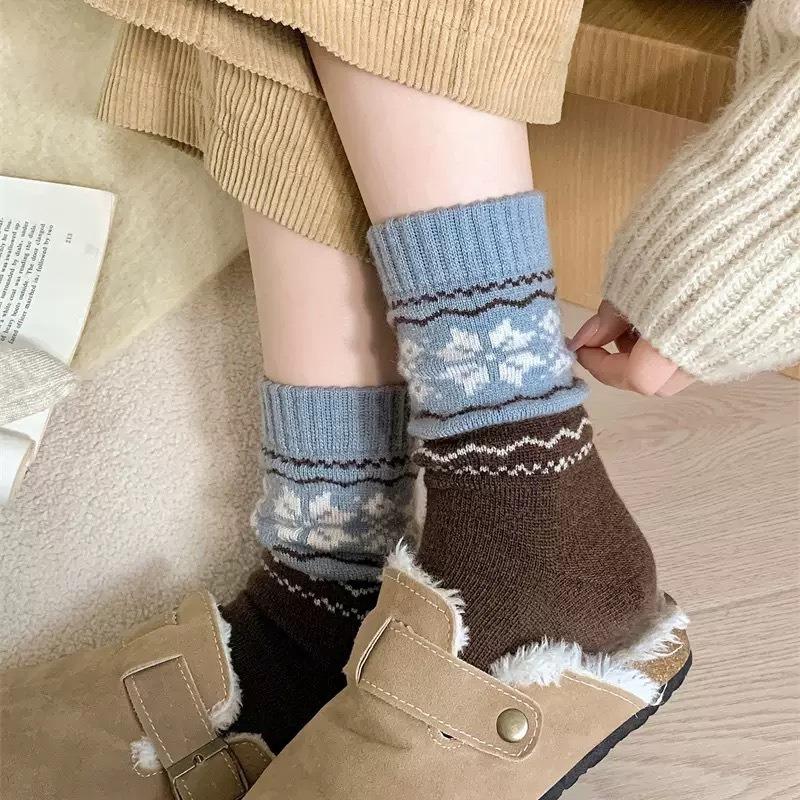 Women's Autumn and Winter Thick Warm Retro Matching Color Snow Pattern Wool Medium Tube Pile Socks