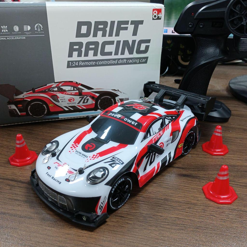 High-Speed 4WD RC Drift Car with Lights - Remote Control Racing Model