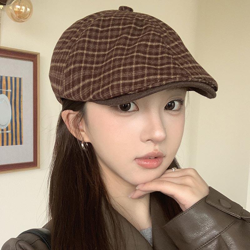 Retro plaid forward hat women's autumn and winter new literary and versatile cap shows the face small street painter hat tide