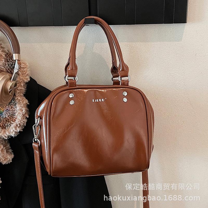 This Year, Boston Bags Are Popular for Women's Autumn and Winter 2025 New Versatile Shoulder Messenger Bags, Popular Portable Pillow Bags.