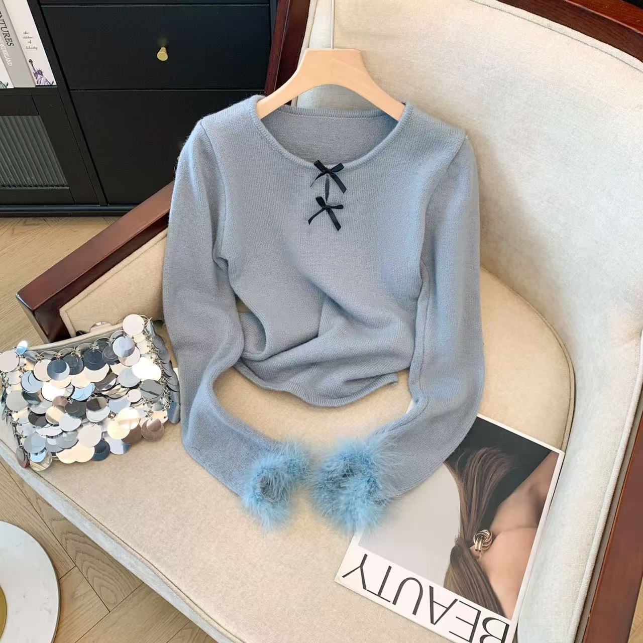 

Чисто осенне-зимняя модная облегающая базовая рубашка со вставками из страусиных перьев, новая высококачественная, омолаживающая и стройнящая L светло-синий