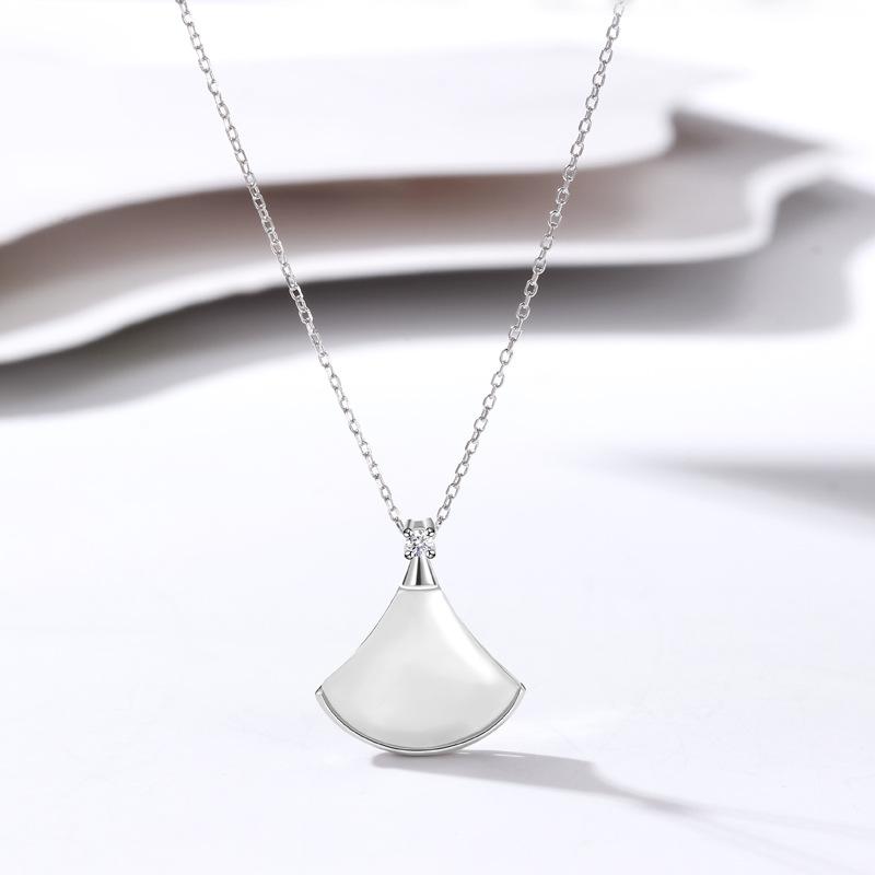 Kleine Rock Halskette weiblich weiße Fritillaria Muschel koreanische Modeaccessoires Nische Halskette ins Anhänger