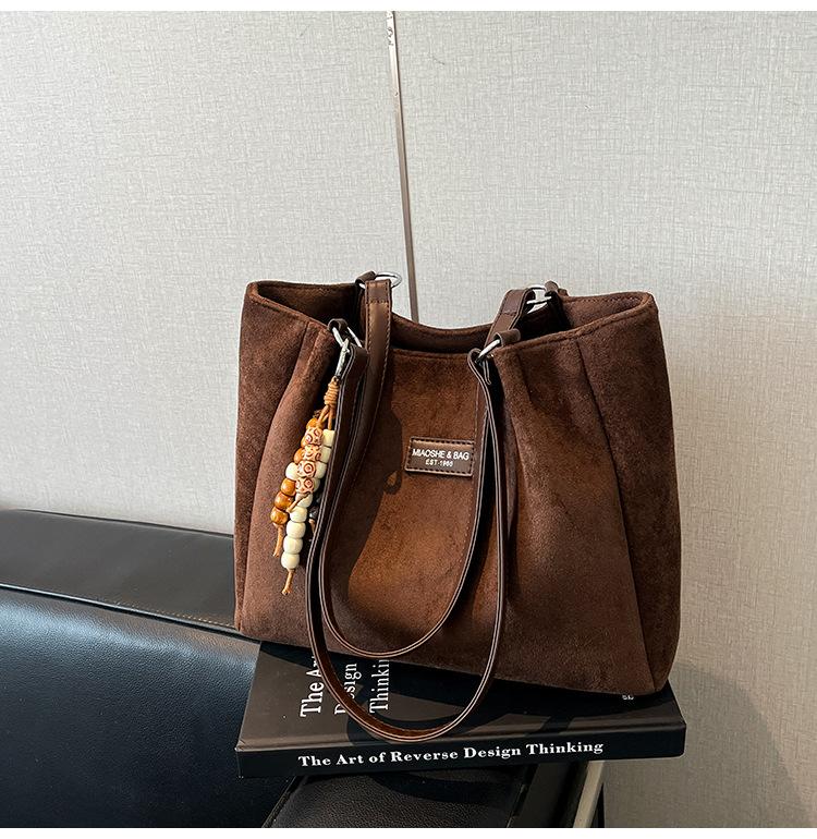 

Korean version of large-capacity tote bag women s new leopard print popular shoulder bag retro fashion underarm commuter bag