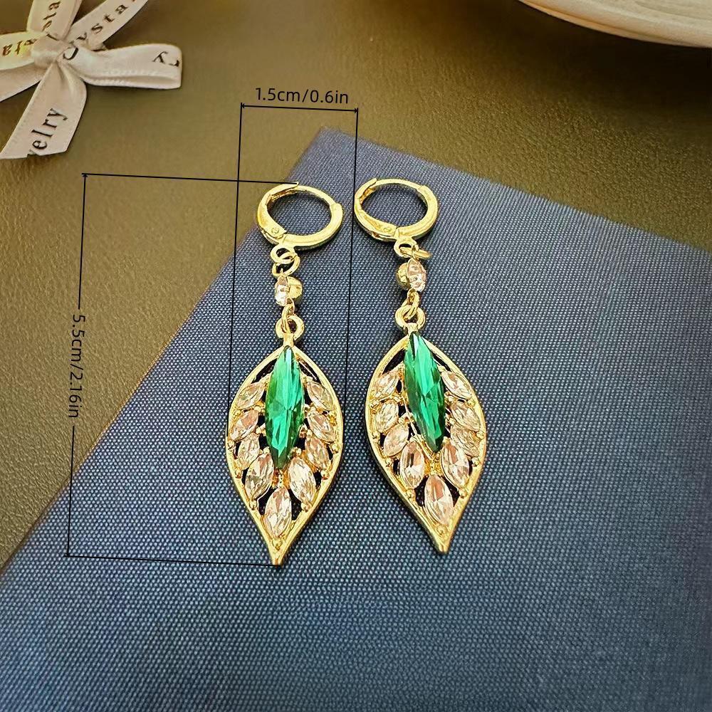 Elegant Green Leaf Geometric Ear Cuff: Versatile, Stylish, and Luxurious