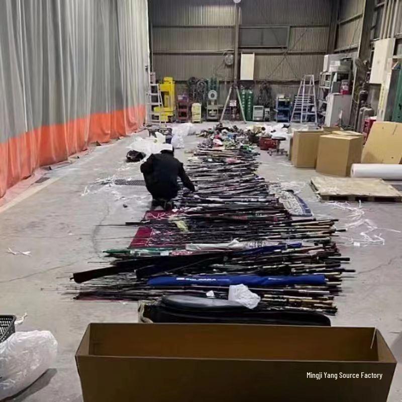 Stabiles Angelzubehör-Set: Kiste, Rute, Köder, Stuhl, Halter, Haken und Schnur