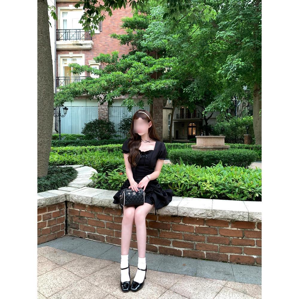 Red square collar, wear more solid color long dresses, dresses close the waist and look thin, cake dresses, summer temperament is casual